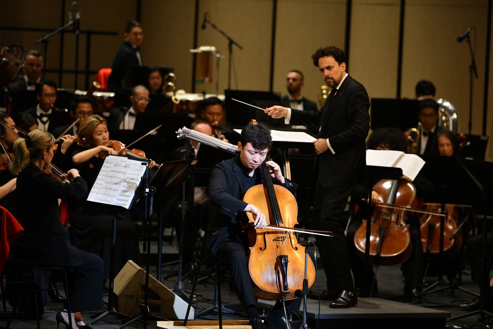 Tối ngày 9/10, dàn nhạc SSO cùng nghệ sĩ piano lừng danh thế giới Boris Giltburg kể chuyện "Thiên Cổ Tình" - Ảnh 1. Tối ngày 9/10, dàn nhạc SSO cùng nghệ sĩ piano lừng danh thế giới Boris Giltburg kể chuyện "Thiên Cổ Tình" - Ảnh 1.