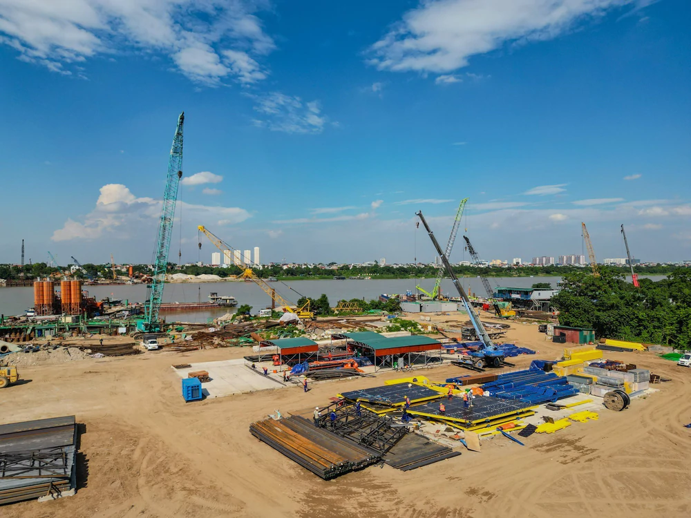 Hà Nội tăng tốc thi công 7 cầu qua sông Hồng phục vụ APEC 2027 - Ảnh 2. Hà Nội tăng tốc thi công 7 cầu qua sông Hồng phục vụ APEC 2027 - Ảnh 2.