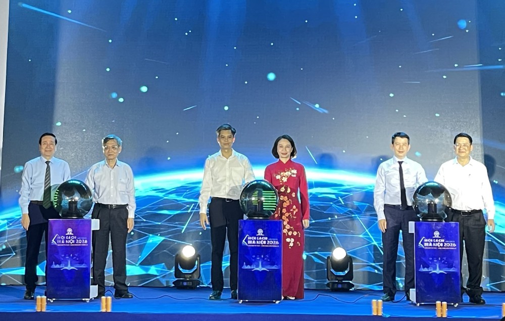 Khai mạc Hội Sách Hà Nội lần thứ XI, kết nối tri thức và công nghệ - Ảnh 1. Khai mạc Hội Sách Hà Nội lần thứ XI, kết nối tri thức và công nghệ - Ảnh 1.