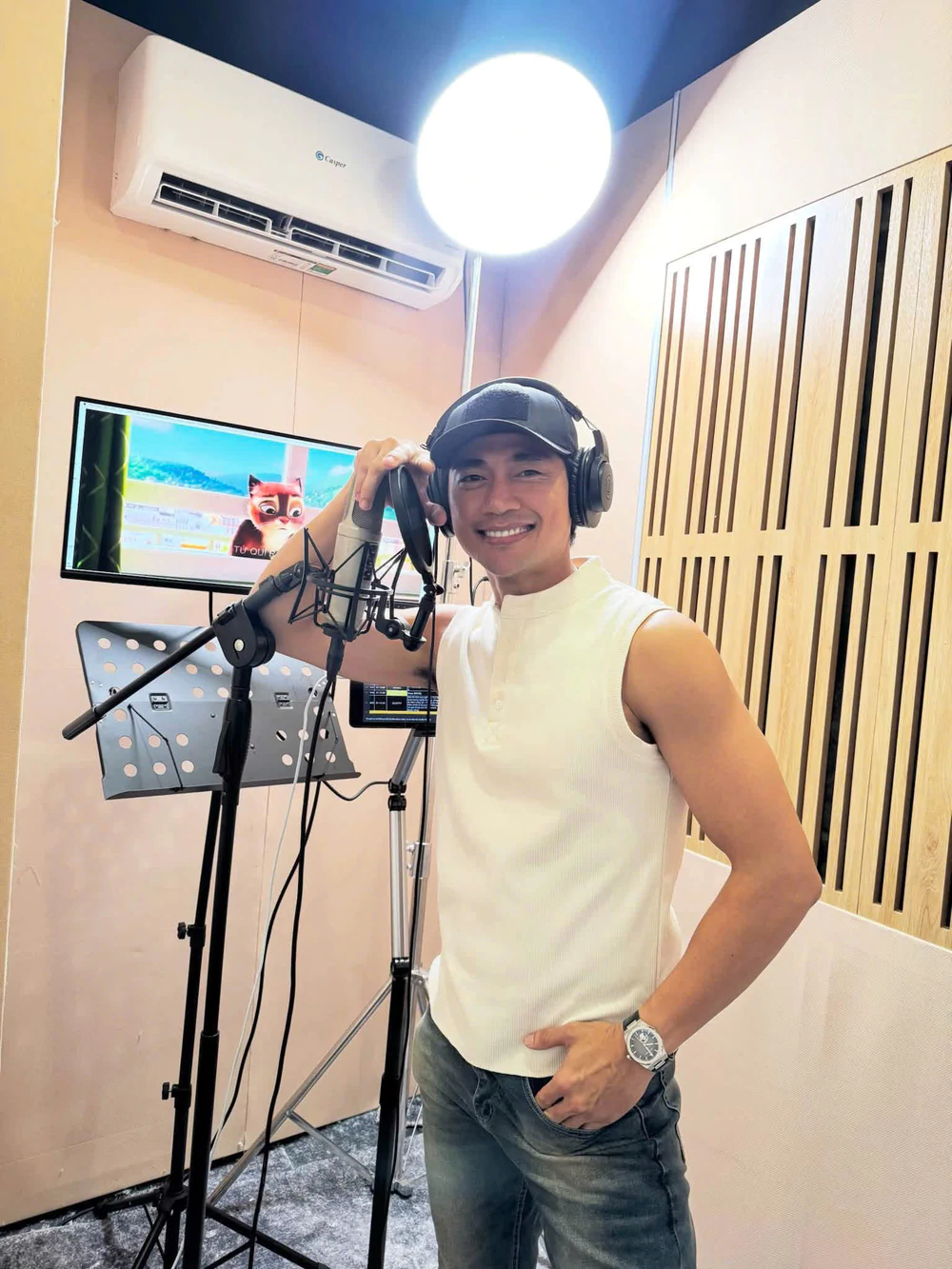 Từ phòng thu đến màn ảnh rộng: Tứ Quí Radio đưa cảm xúc Việt vào từng lời thoại - Ảnh 3.