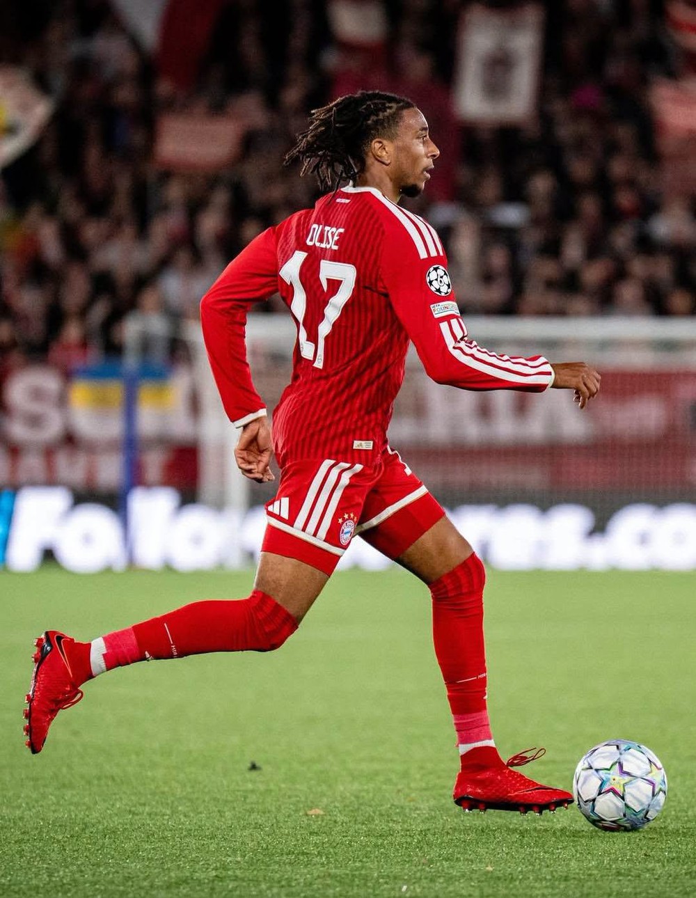 Olise vừa có màn trình diễn ấn tượng trong chiến thắng 6-1 của Bayern trước RB Leipzig hôm 17/10 tại Bundesliga. Ảnh: FBNV