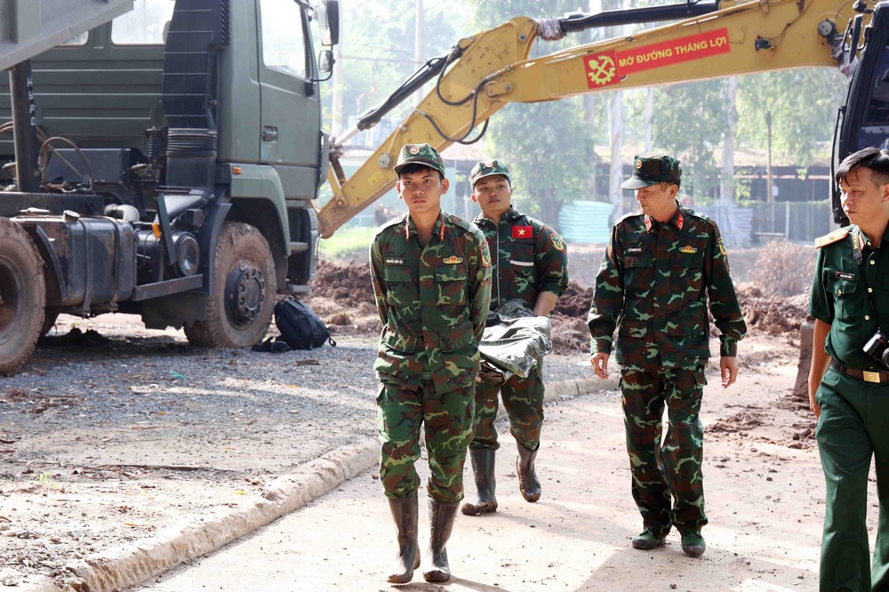 Tiếp tục triển khai công tác tìm kiếm, quy tập hài cốt liệt sĩ tại công viên Lê Thị Riêng - Ảnh 10. Tiếp tục triển khai công tác tìm kiếm, quy tập hài cốt liệt sĩ tại công viên Lê Thị Riêng - Ảnh 10.