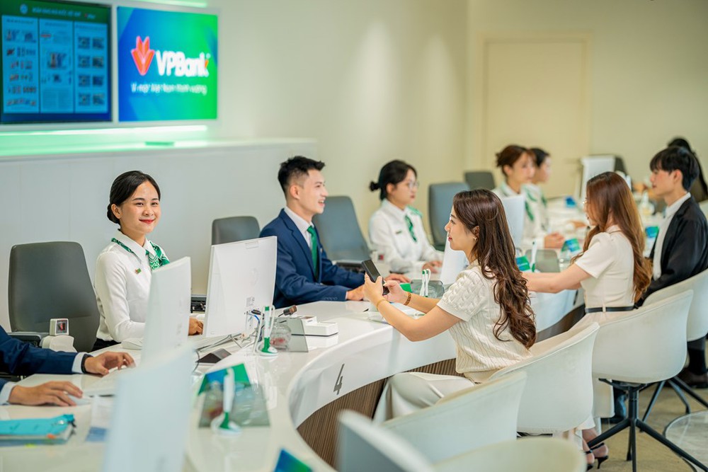 Gần 20 ngân hàng công bố giảm lãi suất, có nơi giảm đến 3%/năm - Ảnh 1.