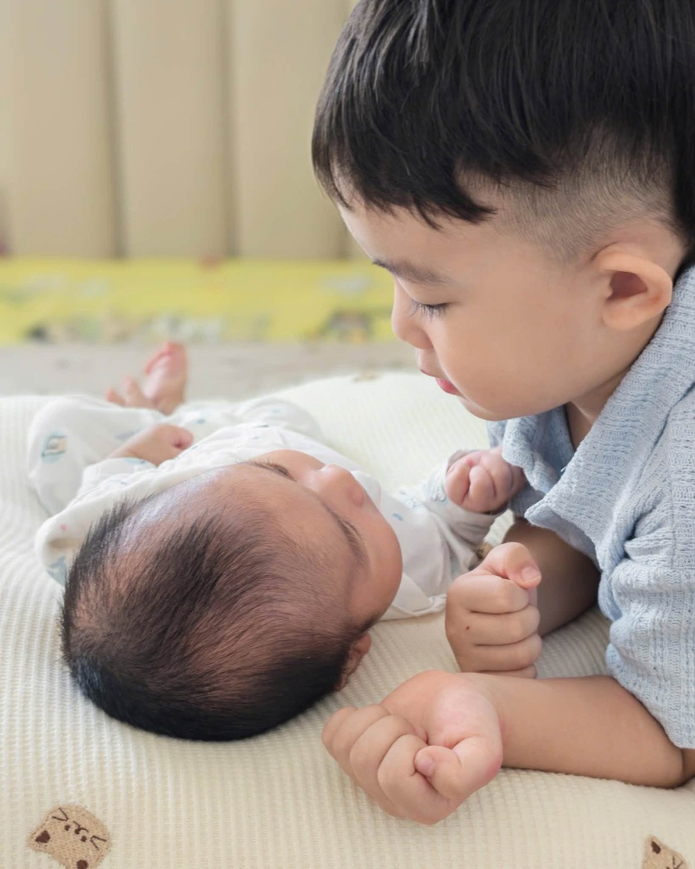 2 con trai của cựu chuyền hai Linh Chi, một hơn 3 tuổi, một được 2 tháng tuổi
