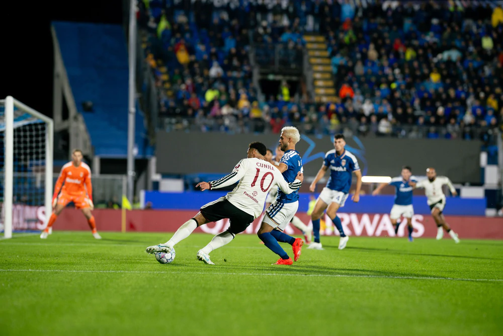TRỰC TIẾP bóng đá Como vs MU: Nico Paz mở tỉ số cho đội chủ nhà (H1, 1-0) - Ảnh 3.