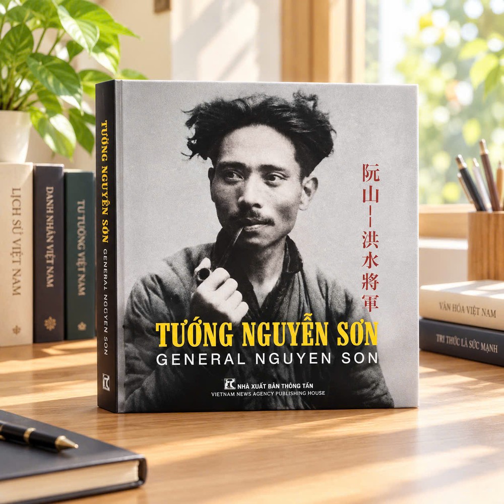 Nhà xuất bản Thông tấn tái bản cuốn sách 03 ngữ Việt – Anh – Trung Tướng Nguyễn Sơn - Ảnh 1. Nhà xuất bản Thông tấn tái bản cuốn sách 03 ngữ Việt – Anh – Trung Tướng Nguyễn Sơn - Ảnh 1.