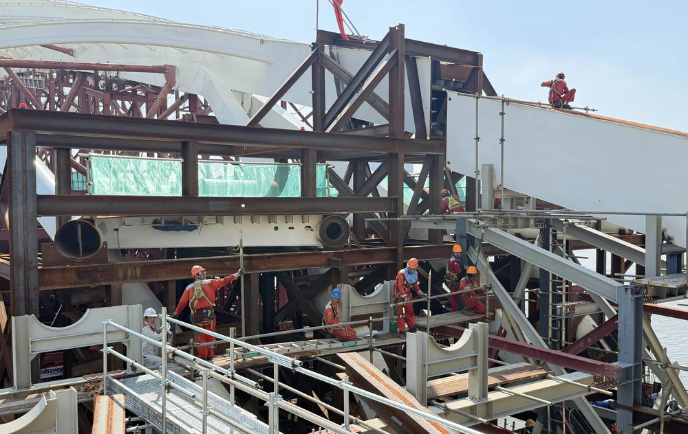 Hợp long cầu đi bộ qua sông Sài Gòn - Ảnh 12.