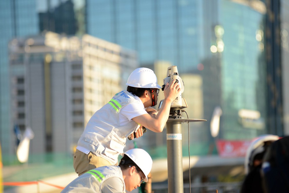 Hợp long cầu đi bộ qua sông Sài Gòn - Ảnh 11.