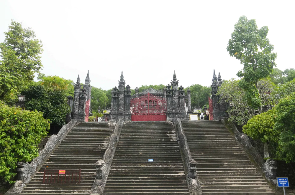 rang trí cung Thiên Định - giá trị nghệ thuật cao nhất của lăng Vua Khải Định - Ảnh 3. rang trí cung Thiên Định - giá trị nghệ thuật cao nhất của lăng Vua Khải Định - Ảnh 3.
