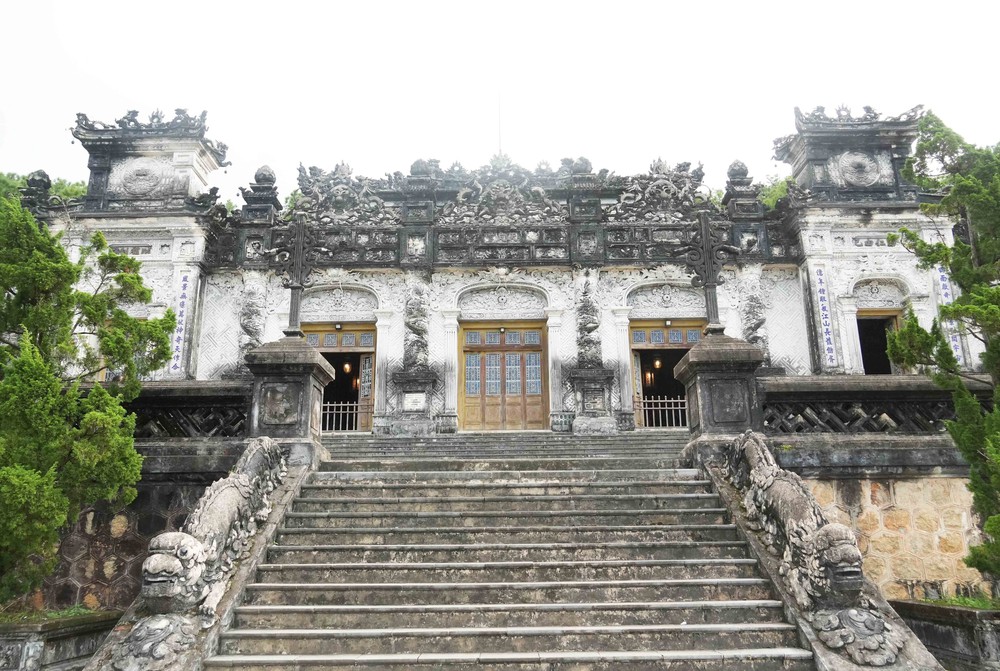 rang trí cung Thiên Định - giá trị nghệ thuật cao nhất của lăng Vua Khải Định - Ảnh 10. rang trí cung Thiên Định - giá trị nghệ thuật cao nhất của lăng Vua Khải Định - Ảnh 10.
