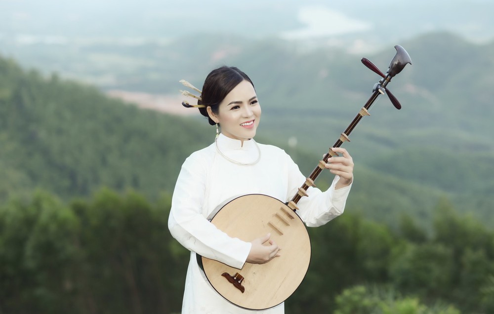 "Thuyền chèo lơ lửng bên bờ cố kinh": Một cuộc gặp gỡ trở thành cảm hứng âm nhạc - Ảnh 1. "Thuyền chèo lơ lửng bên bờ cố kinh": Một cuộc gặp gỡ trở thành cảm hứng âm nhạc - Ảnh 1.
