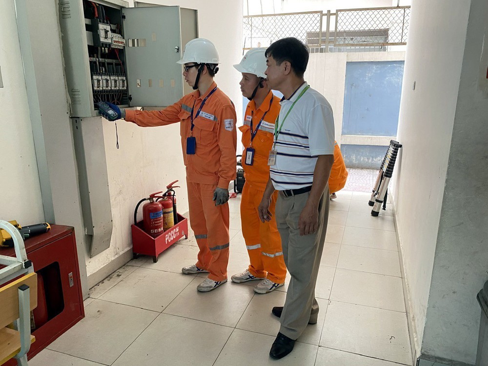 Giá điện theo giờ: Hài hòa mục tiêu điều tiết phụ tải và chi phí sinh hoạt - Ảnh 2.