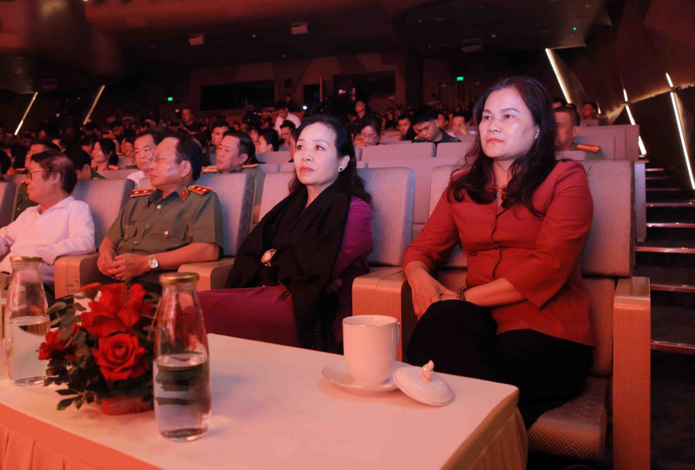 Khai mạc Liên hoan Truyền hình, Phát thanh, Điện ảnh CAND lần thứ 15 - Ảnh 1.
