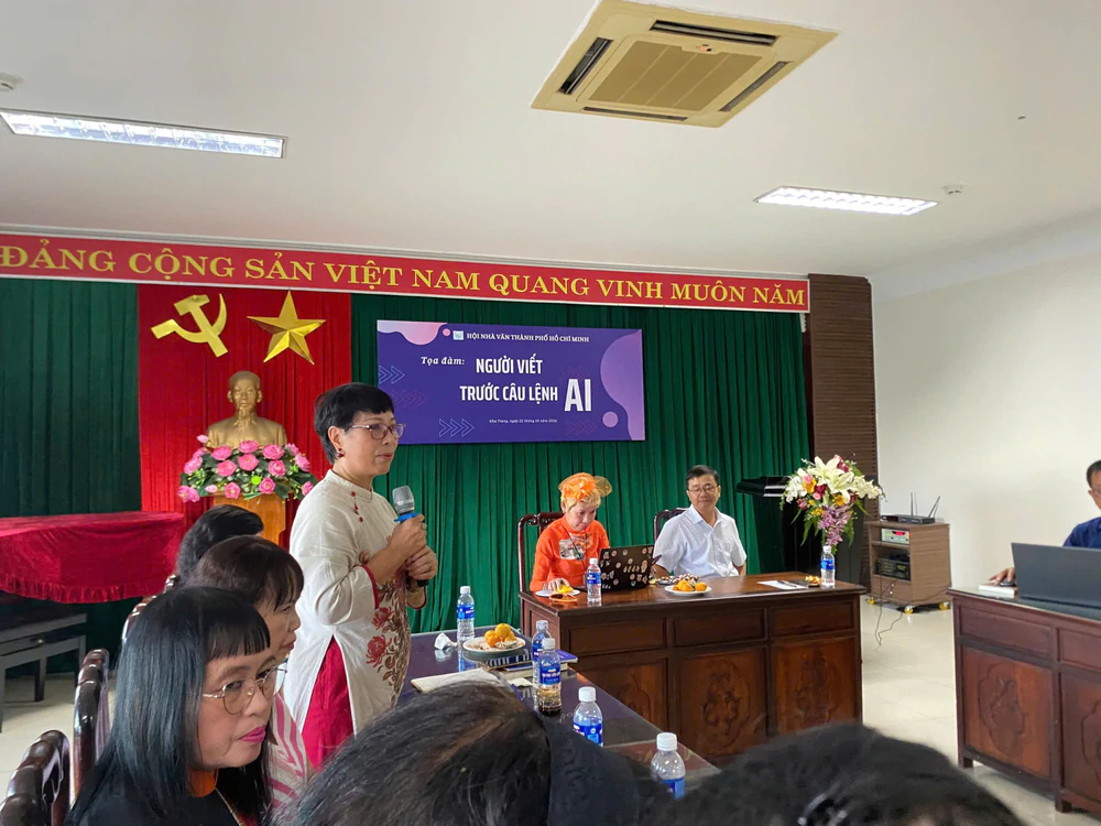 Hội Nhà văn TP.HCM tọa đàm về AI, chuyển đổi số với sáng tác văn học - Ảnh 5.