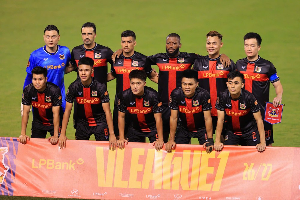 CLB Ninh Bình thống trị giải thưởng tháng 9 của V-League 2026/27 - Ảnh 1.