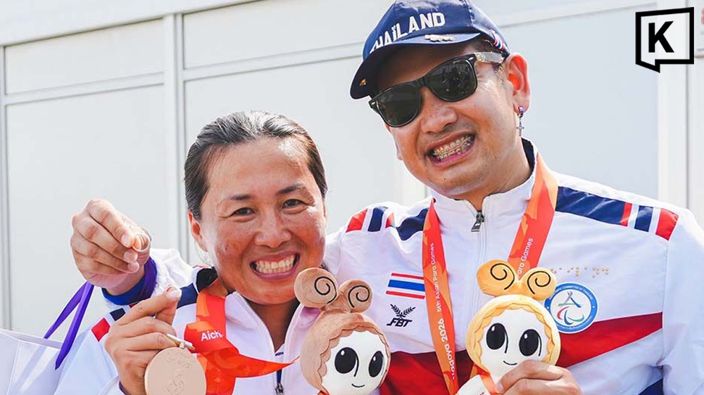 Giành HCV Asian Para Games 2026, cung thủ Thái Lan cầu hôn bạn gái đầy cảm động - Ảnh 1. Giành HCV Asian Para Games 2026, cung thủ Thái Lan cầu hôn bạn gái đầy cảm động - Ảnh 1.