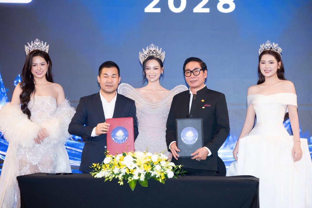 Trưởng BTC Đàm Phương Anh cùng Phó chủ tịch Hội đồng BGK cuộc thi Luật sư Nguyễn Chiến