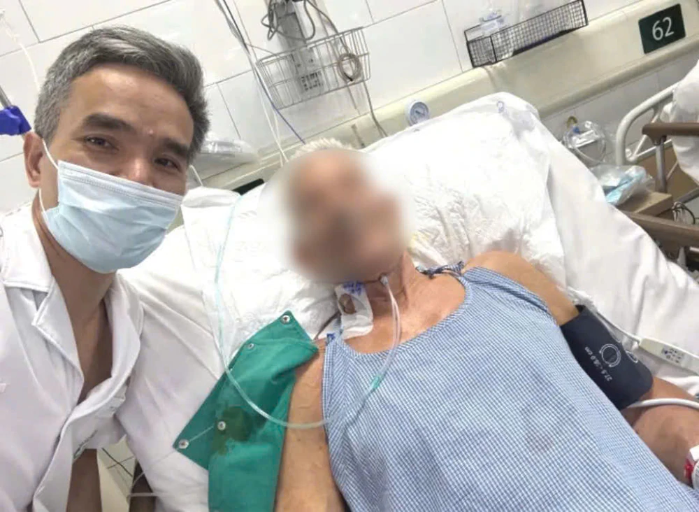 Cứu sống người đàn ông Mỹ 73 tuổi nguy kịch sau khi tập thể dục và xông hơi - Ảnh 1.
