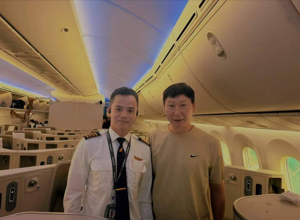 HLV Kim Sang Sik kết thúc kỳ nghỉ, bắt tay làm mới đội tuyển Việt Nam - Ảnh 1. HLV Kim Sang Sik kết thúc kỳ nghỉ, bắt tay làm mới đội tuyển Việt Nam - Ảnh 1.