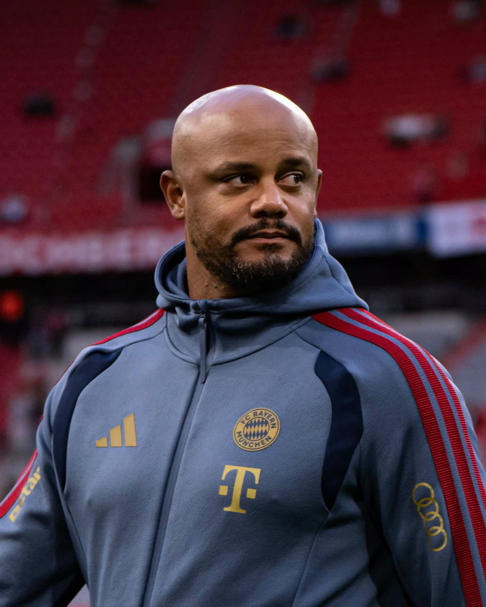 Hlv Của Bayern Munich Ngã Quỵ Trong Buổi Tập, Phải Nhập Viện  - Ảnh 1.