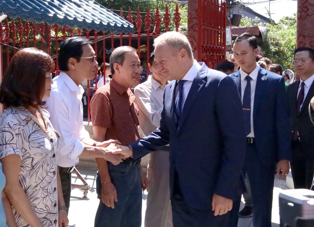 Thủ tướng Ba Lan Donald Tusk thăm phố cổ Hội An - Ảnh 11. Thủ tướng Ba Lan Donald Tusk thăm phố cổ Hội An - Ảnh 11.