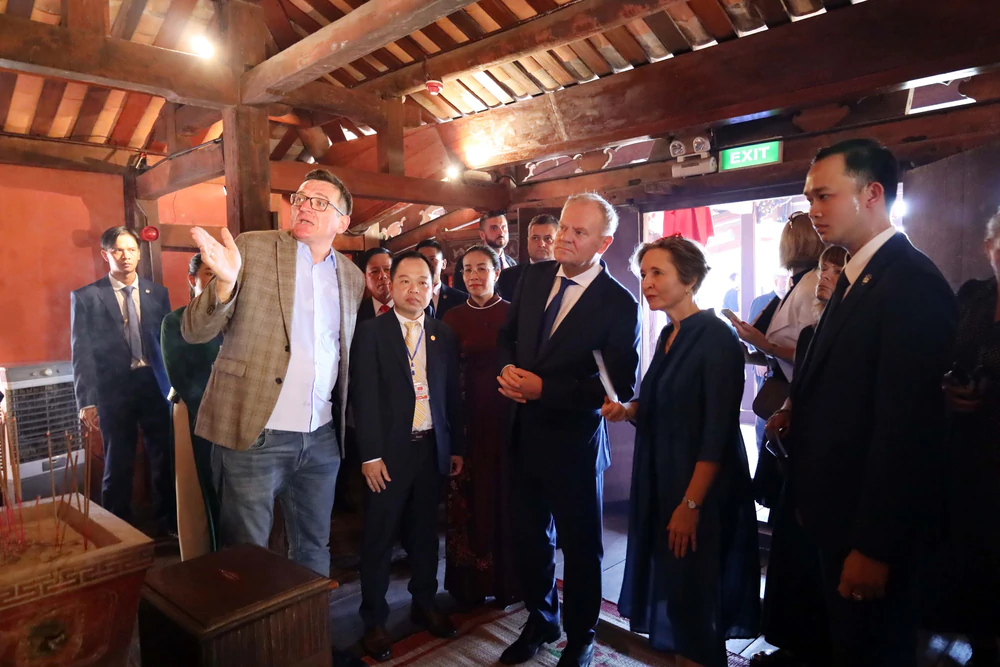 Thủ tướng Ba Lan Donald Tusk thăm phố cổ Hội An - Ảnh 7. Thủ tướng Ba Lan Donald Tusk thăm phố cổ Hội An - Ảnh 7.