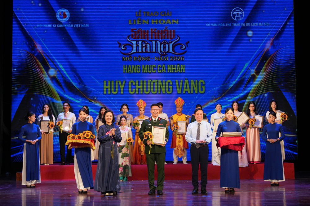 Bế mạc Liên hoan Sân khấu Hà Nội mở rộng 2026: Vinh danh những tác phẩm xuất sắc - Ảnh 2. Bế mạc Liên hoan Sân khấu Hà Nội mở rộng 2026: Vinh danh những tác phẩm xuất sắc - Ảnh 2.