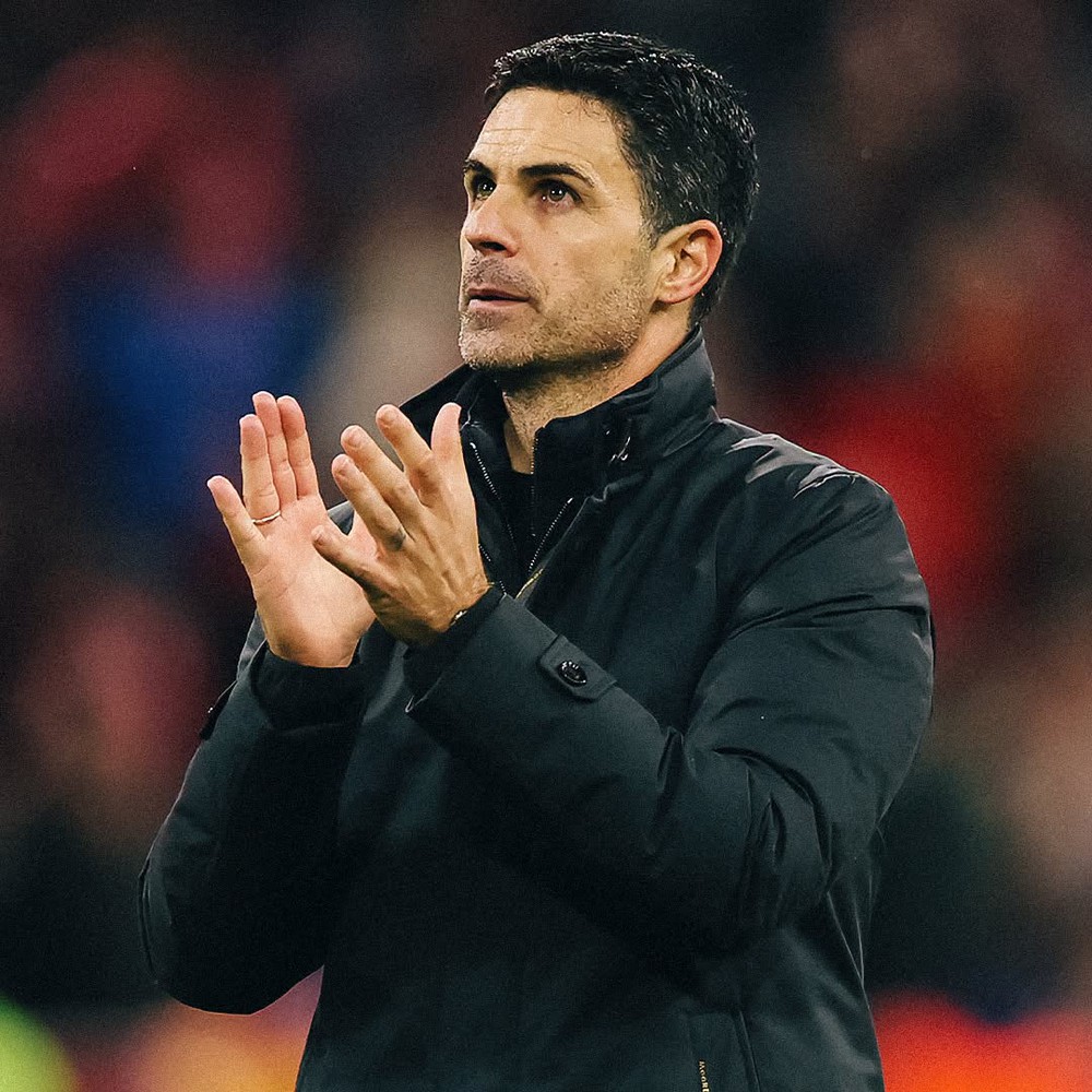 HLV Mikel Arteta dành lời khen cho Ezri Konsa và Gabriel Magalhaes sau khi hai trung vệ cùng ghi bàn, giúp Arsenal giành chiến thắng 2-0 trước Everton ở vòng 8 Ngoại hạng Anh. Ảnh: CLB Arsenal HLV Mikel Arteta dành lời khen cho Ezri Konsa và Gabriel Magalhaes sau khi hai trung vệ cùng ghi bàn, giúp Arsenal giành chiến thắng 2-0 trước Everton ở vòng 8 Ngoại hạng Anh. Ảnh: CLB Arsenal