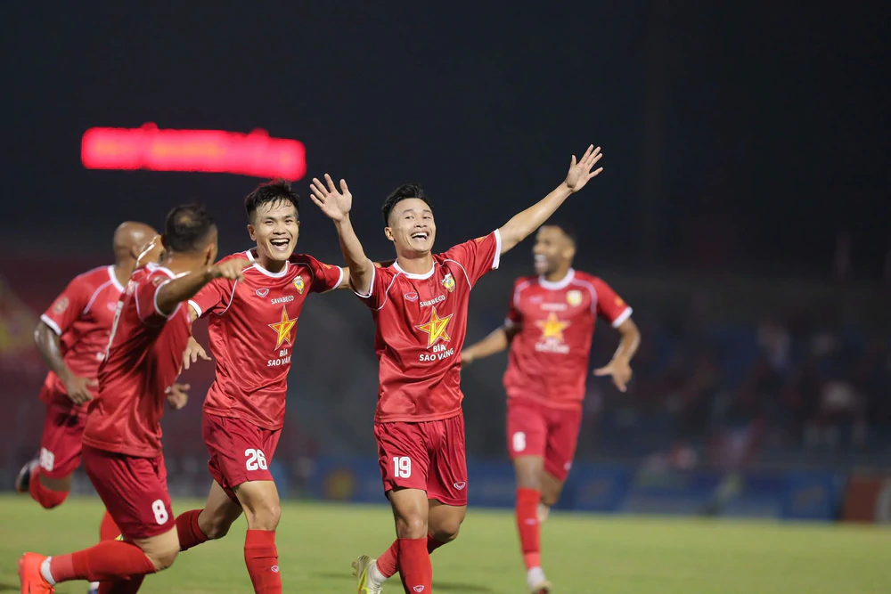 "Người không phổi" Trọng Hoàng gây bất ngờ ở Hà Tĩnh - Ảnh 2. "Người không phổi" Trọng Hoàng gây bất ngờ ở Hà Tĩnh - Ảnh 2.