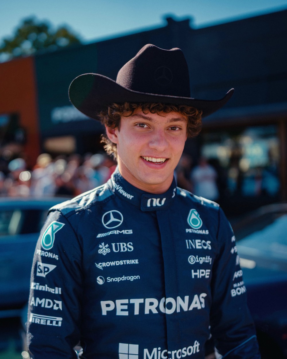 Kimi Antonelli tiến thêm một bước trong cuộc đua giành chức vô địch thế giới Formula One đầu tiên khi đánh bại Max Verstappen để giành pole tại chặng đua Mỹ. Ảnh: FBNV Kimi Antonelli tiến thêm một bước trong cuộc đua giành chức vô địch thế giới Formula One đầu tiên khi đánh bại Max Verstappen để giành pole tại chặng đua Mỹ. Ảnh: FBNV
