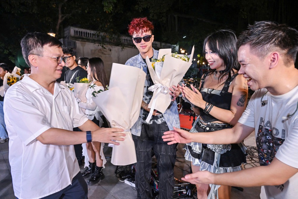 Thanh âm 'Tán Đa Show' tháng 10 tôn vinh người phụ nữ Việt Nam - Ảnh 5. Thanh âm 'Tán Đa Show' tháng 10 tôn vinh người phụ nữ Việt Nam - Ảnh 5.