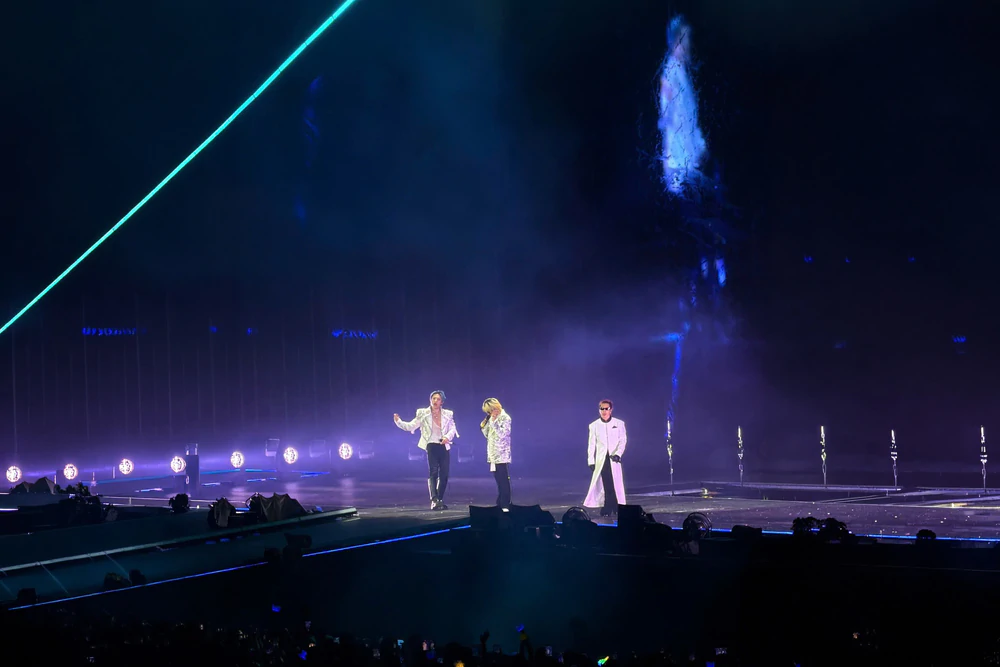 Concert Bigbang: Từ cơn sốt vé đến phép thử của công nghiệp văn hóa Hà Nội - Ảnh 2. Concert Bigbang: Từ cơn sốt vé đến phép thử của công nghiệp văn hóa Hà Nội - Ảnh 2.