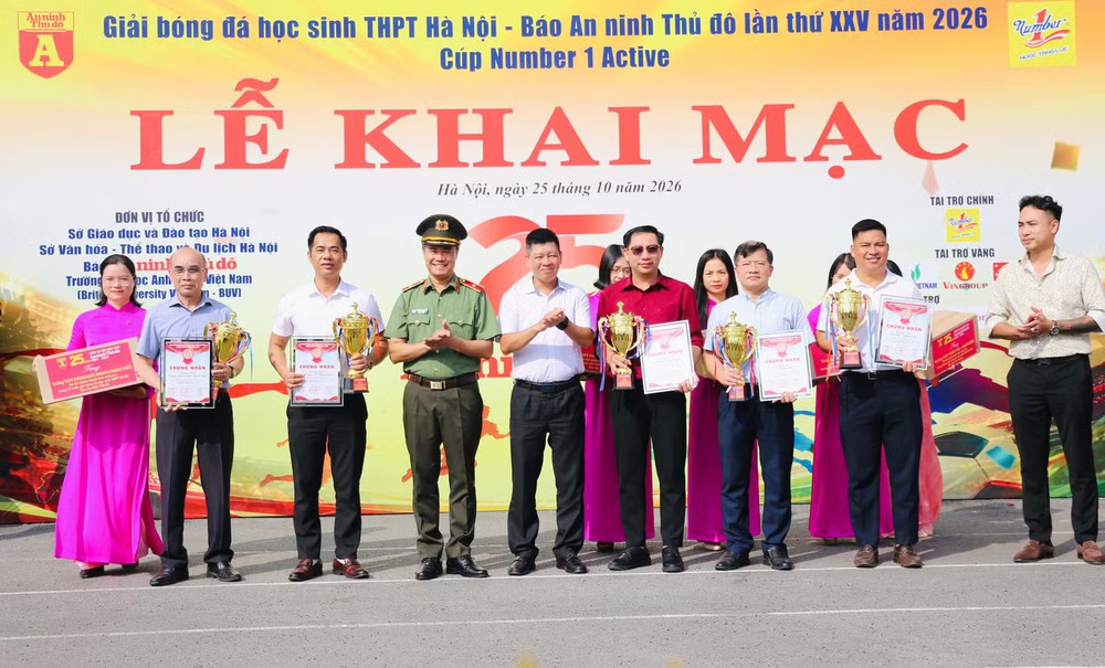 Tưng bừng khai mạc Giải Bóng đá học sinh THPT Hà Nội - An ninh Thủ đô 2026 Cúp Number 1 Active - Ảnh 5. Tưng bừng khai mạc Giải Bóng đá học sinh THPT Hà Nội - An ninh Thủ đô 2026 Cúp Number 1 Active - Ảnh 5.