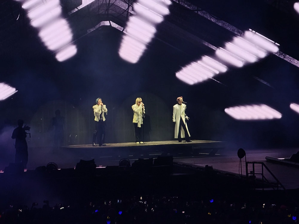 Concert Bigbang thu hút khoảng 90.000 lượt khán giả trong nước và quốc tế - Ảnh 2. Concert Bigbang thu hút khoảng 90.000 lượt khán giả trong nước và quốc tế - Ảnh 2.