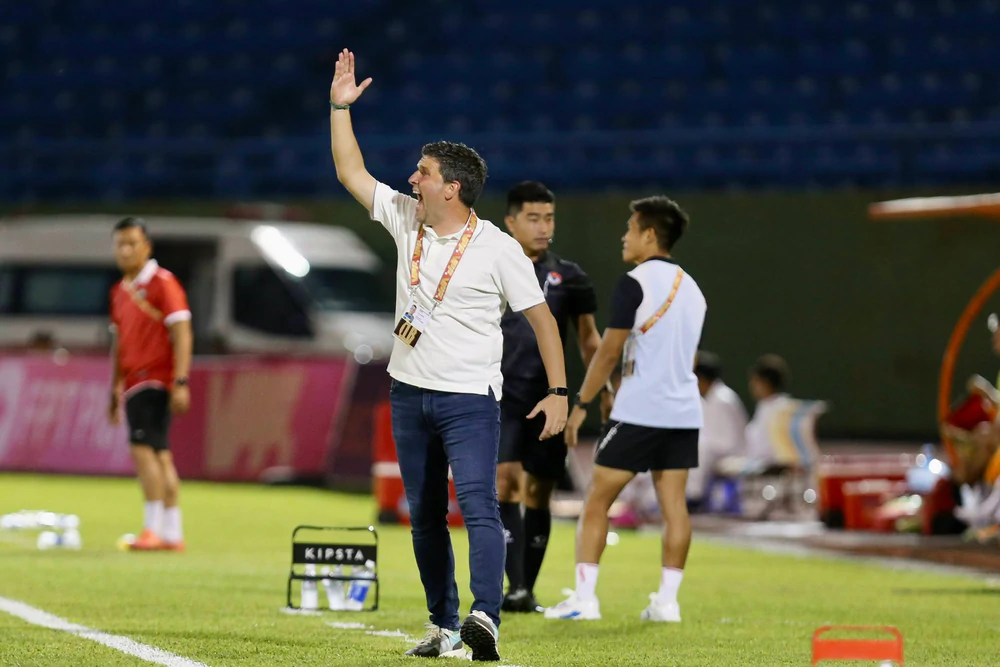 HLV ngoại chật vật ở V-League - Ảnh 6. HLV ngoại chật vật ở V-League - Ảnh 6.