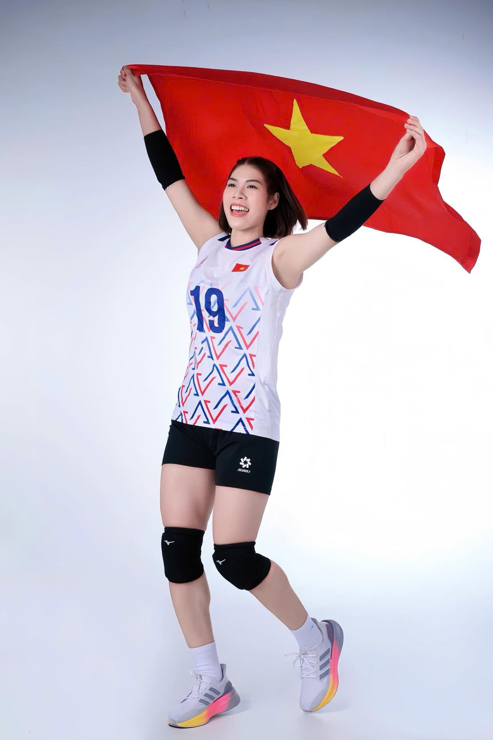 Chuyền hai Lâm Oanh và kình ngư Nguyễn Huy Hoàng sắp kết hôn? - Ảnh 3.