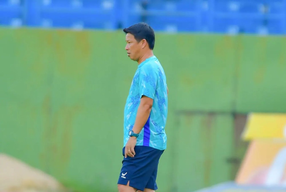 Tin nóng thể thao tối 27/10: Long An thay HLV trưởng; Việt Nam lên đường dự Olympic trẻ 2026 - Ảnh 1.