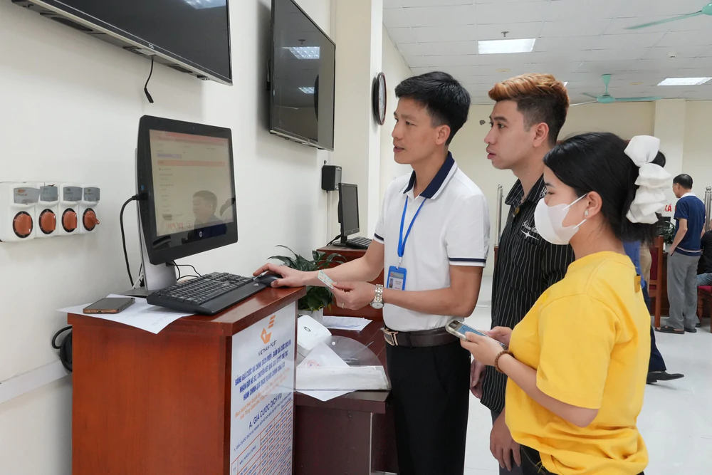 Chuyển đổi số thúc đẩy đổi mới quản trị và phục vụ người dân - Ảnh 1. Chuyển đổi số thúc đẩy đổi mới quản trị và phục vụ người dân - Ảnh 1.