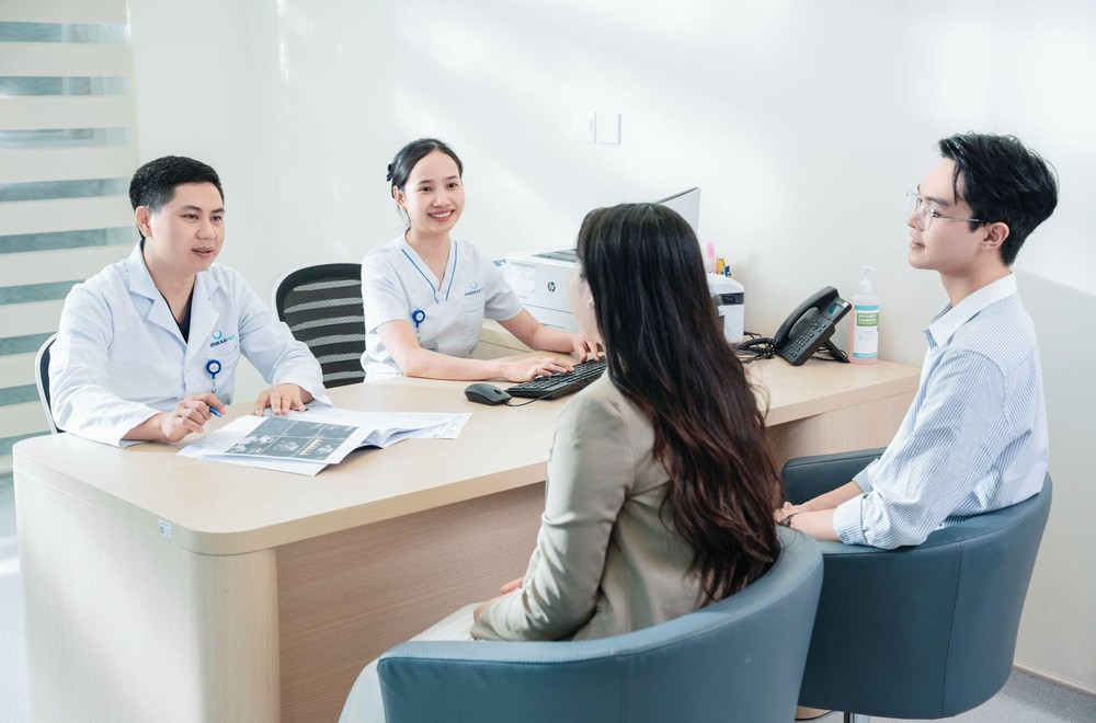 Bị tiểu đường thai kỳ: Chế độ ăn uống và theo dõi đường huyết chuẩn theo chuyên gia - Ảnh 1.