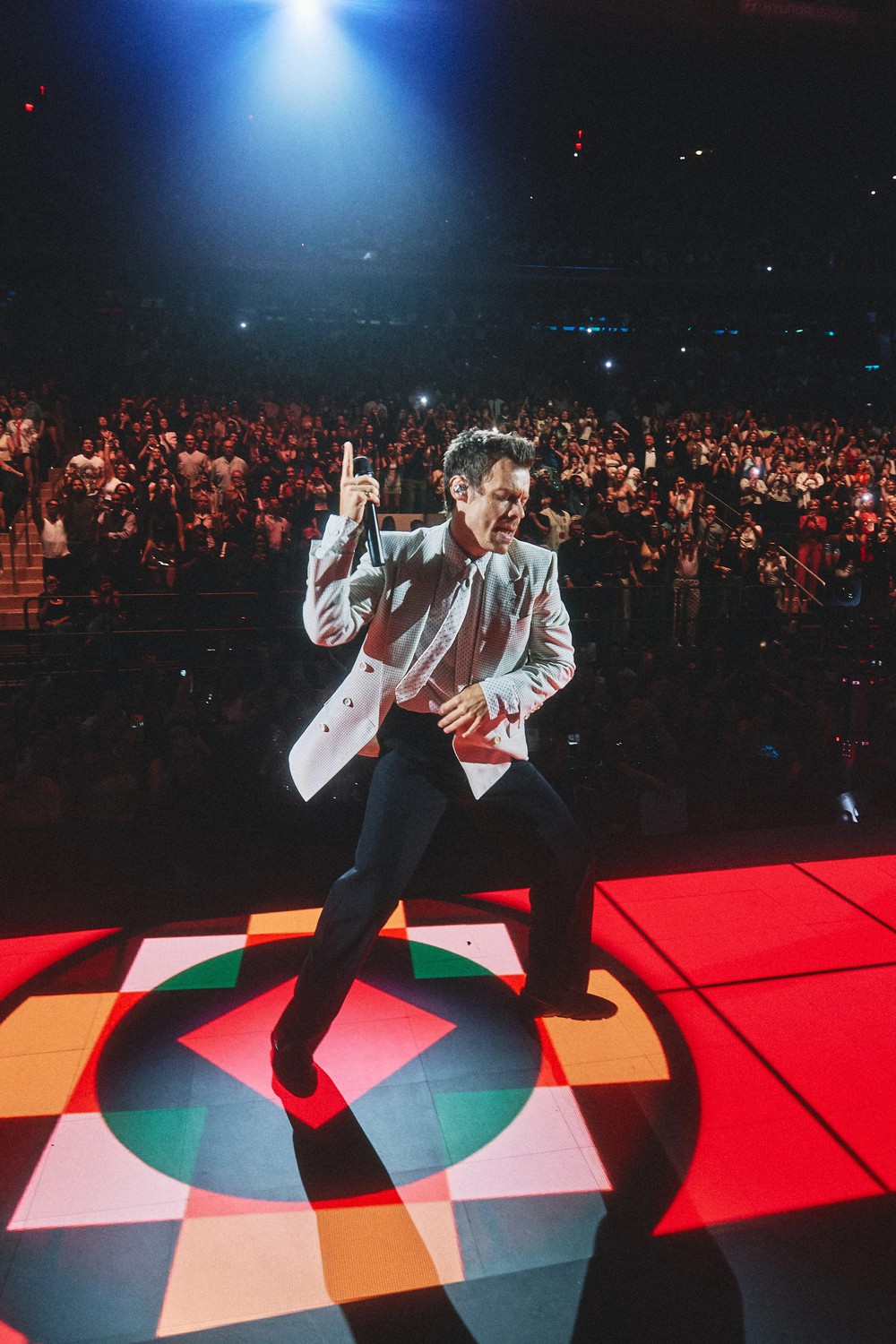 Vì sao Harry Styles, Celine Dion và những ngôi sao lớn chọn biểu diễn dài ngày tại một địa điểm? - Ảnh 1. Vì sao Harry Styles, Celine Dion và những ngôi sao lớn chọn biểu diễn dài ngày tại một địa điểm? - Ảnh 1.