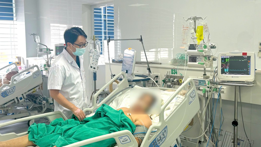 Người phụ nữ 51 tuổi nguy kịch vì tự ý truyền dịch thải độc, làm trắng tại nhà - Ảnh 1.
