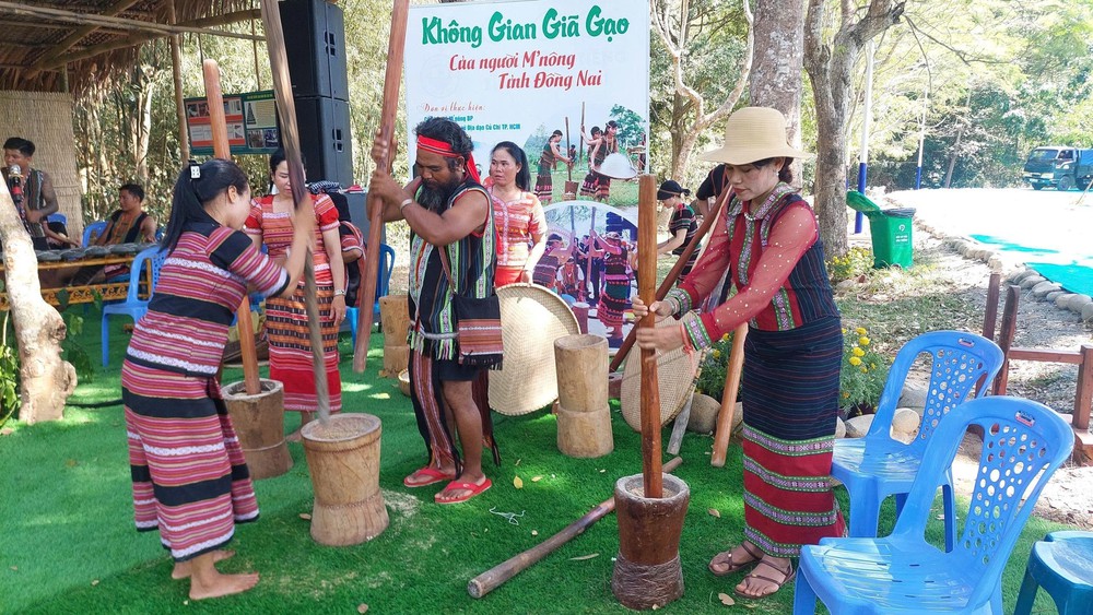 Khai phóng nguồn lực văn hóa tạo động lực cho tăng trưởng kinh tế - Ảnh 2.