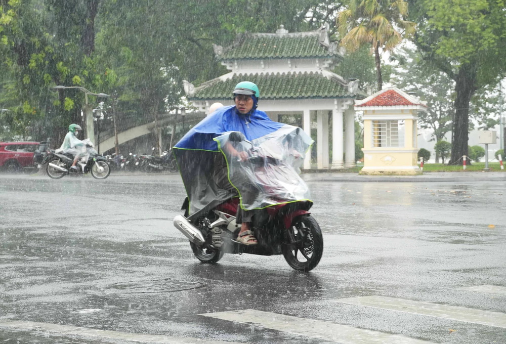 Từ đêm 29/10 đến sáng 30/10, Bắc Bộ và Trung Bộ cục bộ mưa to - Ảnh 1. Từ đêm 29/10 đến sáng 30/10, Bắc Bộ và Trung Bộ cục bộ mưa to - Ảnh 1.