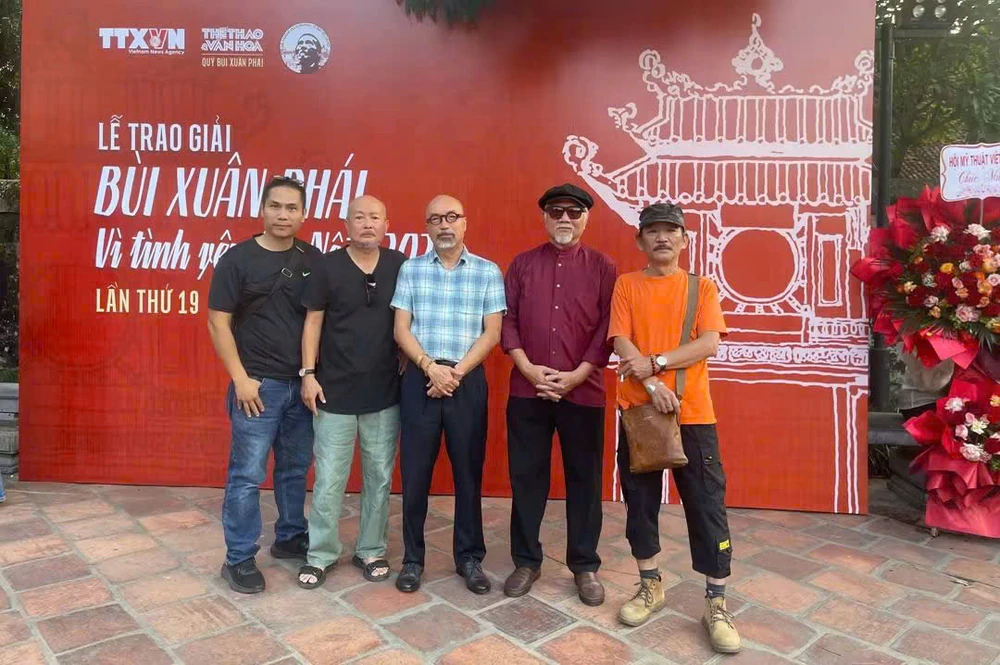 Dấu ấn cầu Long Biên qua nét sơn mài của Thành Chương - Ảnh 5. Dấu ấn cầu Long Biên qua nét sơn mài của Thành Chương - Ảnh 5.