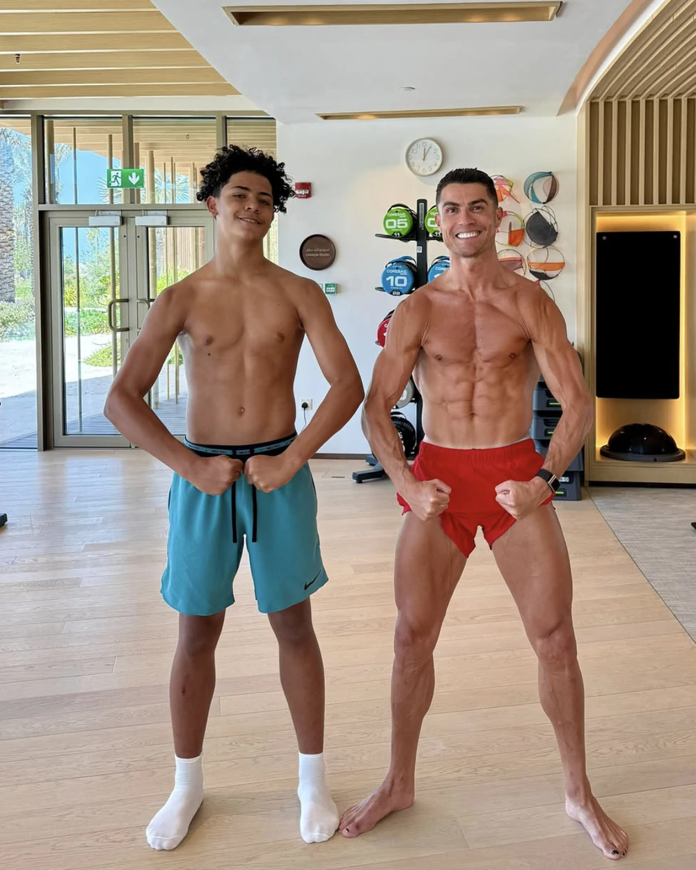 Cristiano Ronaldo nổi giận rời tuyển: Bồ Đào Nha nỗ lực hàn gắn, hé lộ thêm nguyên do phía sau - Ảnh 2. Cristiano Ronaldo nổi giận rời tuyển: Bồ Đào Nha nỗ lực hàn gắn, hé lộ thêm nguyên do phía sau - Ảnh 2.