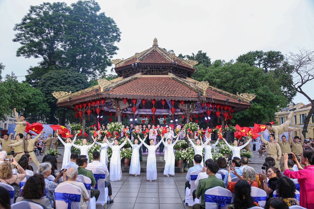 Hà Nội hưởng ứng "Ngày Văn hoá Việt Nam": Kể chuyện di sản của đô thị nghìn năm tuổi - Ảnh 7. Hà Nội hưởng ứng "Ngày Văn hoá Việt Nam": Kể chuyện di sản của đô thị nghìn năm tuổi - Ảnh 7.