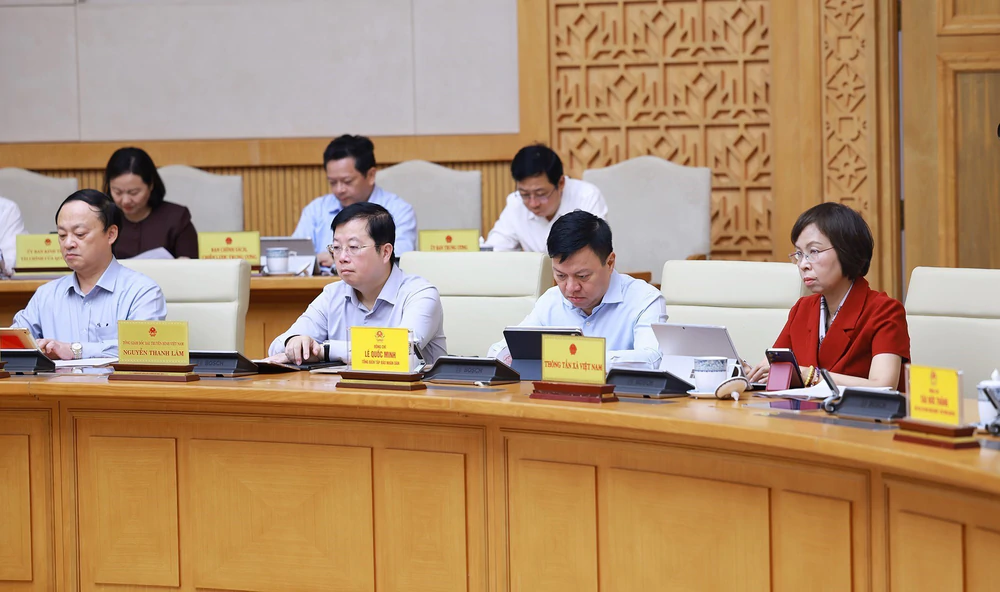 Hội nghị Chính phủ với địa phương: Cam kết tăng tốc quý IV, phấn đấu hoàn thành mục tiêu tăng trưởng năm 2026 - Ảnh 3. Hội nghị Chính phủ với địa phương: Cam kết tăng tốc quý IV, phấn đấu hoàn thành mục tiêu tăng trưởng năm 2026 - Ảnh 3.