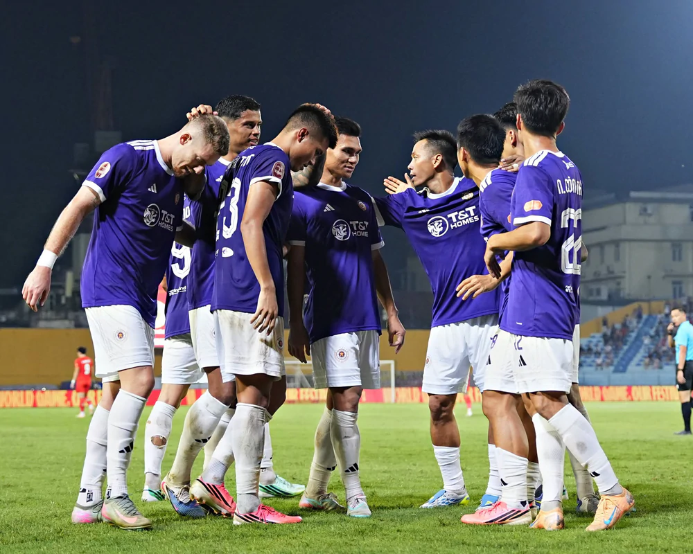 TRỰC TIẾP bóng đá Hà Nội FC vs Ninh Bình 19h15 hôm nay, V-League 2026/27 - Ảnh 2. TRỰC TIẾP bóng đá Hà Nội FC vs Ninh Bình 19h15 hôm nay, V-League 2026/27 - Ảnh 2.