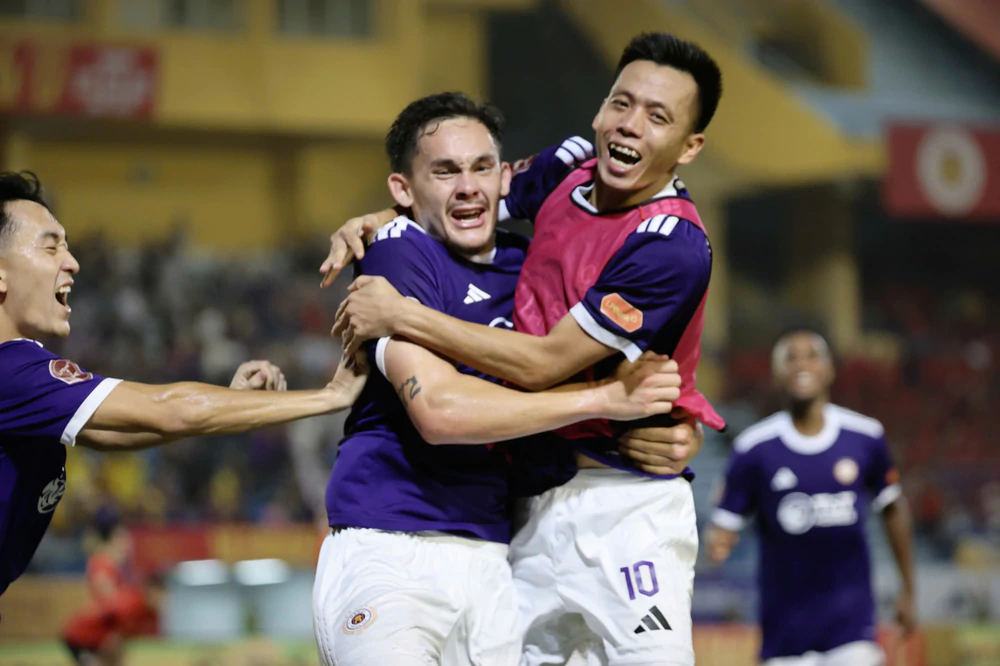 Văn Quyết tiết lộ câu chuyện phòng thay đồ sau màn ngược dòng của Hà Nội FC - Ảnh 1.