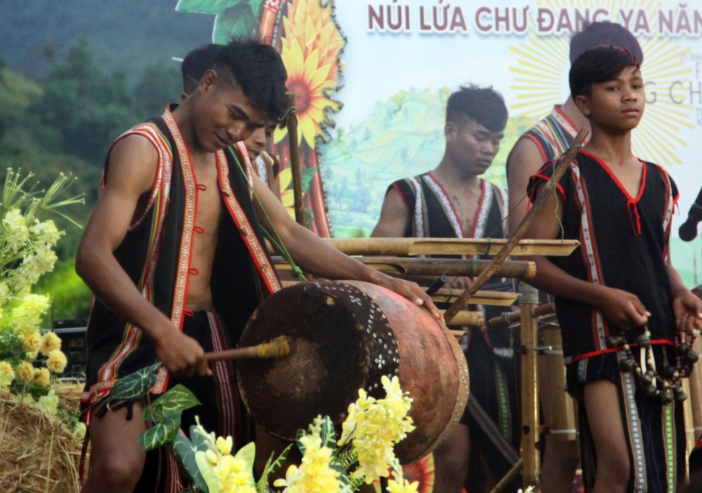 Lan tỏa âm hưởng cồng chiêng và nhạc cụ dân tộc Tây Nguyên - Ảnh 2.